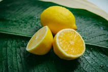 lemon: Helps blood circulation and fights cellulitis